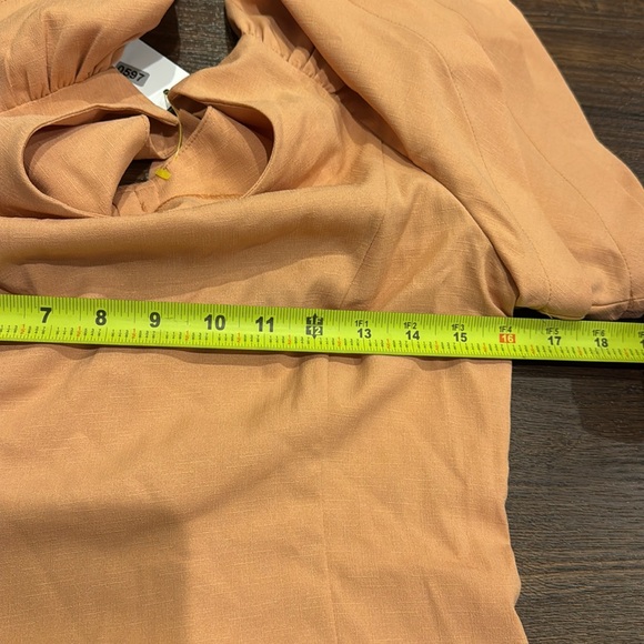 Milk & Honey Blouse with back Bow and pleated Sleeves. - Picture 7 of 8